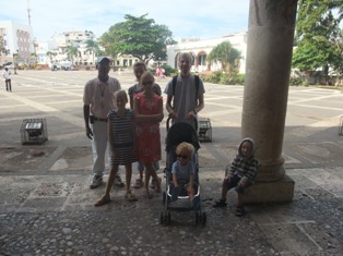 Devant le palais Colomb